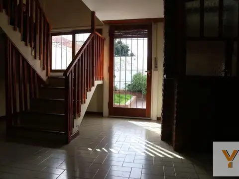 Casa 5 ambientes con 2 baños