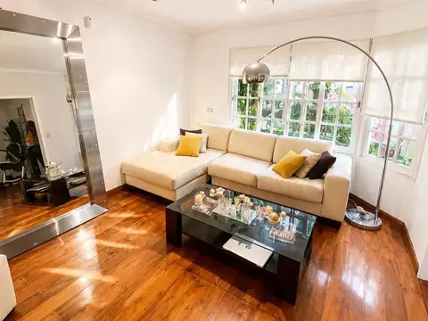 Casa 6 ambientes con 4 baños