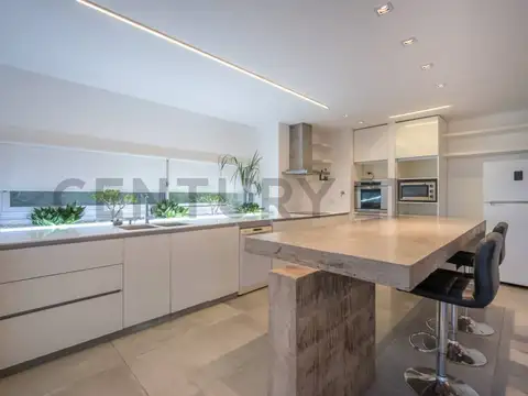 Casa 6 ambientes con 3 baños