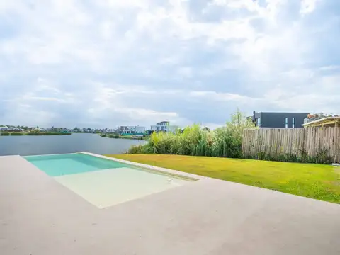 Casa 4 ambientes con 3 baños