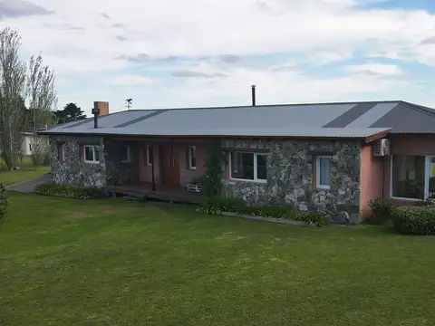Casa 6 ambientes con 2 baños