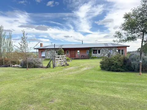 CASA EN VENTA AMPLIO PARQUE ZONA DON BOSCO TANDIL