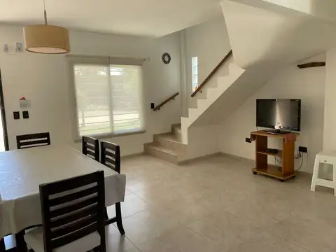 Depto Tipo Casa en Alquiler en La Lucila del Mar, $ 750.000