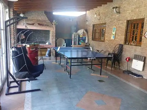 Casa 5 ambientes con 2 baños