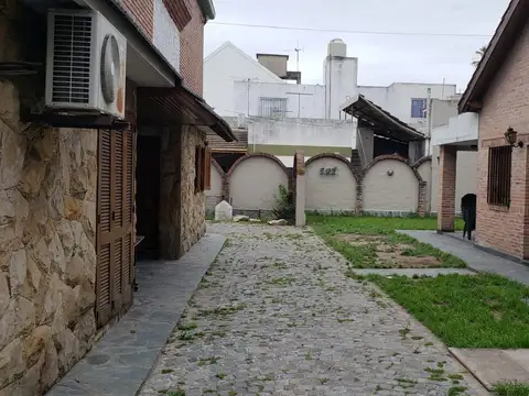 2 Propiedades unidas con Lotes de 12,07 x 24,05  y  9,02 x 24,06. Ideal  Uso Comercial y Vivienda