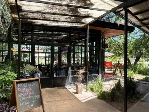 Venta Local con Renta en Centro Comercial Pueblo Caamaño, Pilar