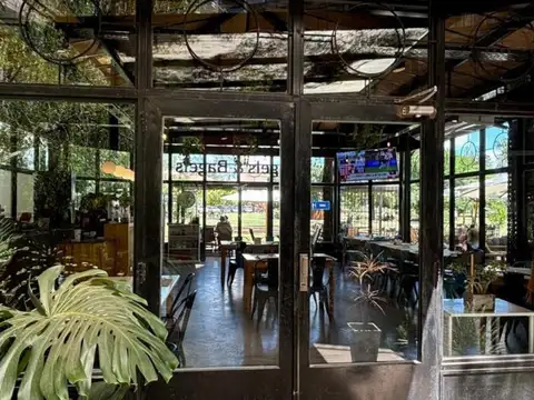 Venta Local con Renta en Centro Comercial Pueblo Caamaño, Pilar