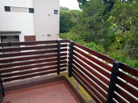 Depto Tipo Casa 3 ambientes con 2 baños