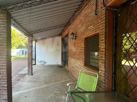 Chacra de 3 hectáreas con 4 construcciones y renta
