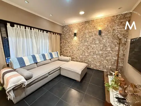 Casa 5 ambientes con 2 baños