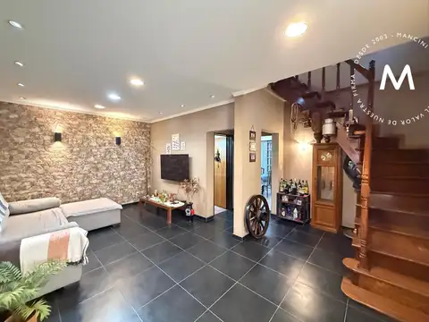 Casa en venta de 5 ambientes con dos cocheras, galería y jardín - José León Suárez