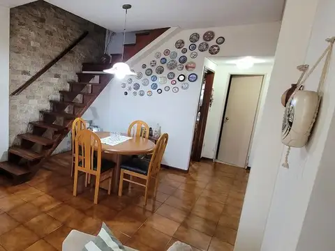 Depto Tipo Casa 4 ambientes con 3 baños