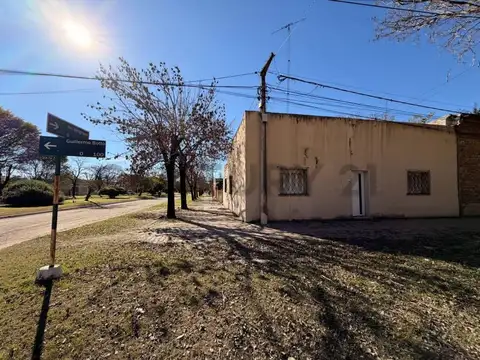 VENTA DE CASA Y LOCAL COMERCIAL EN LEHMANN - FRENTE A LA PLAZA