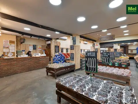 Local sobre terreno propio | Av. comercial | Venta, Urquiza