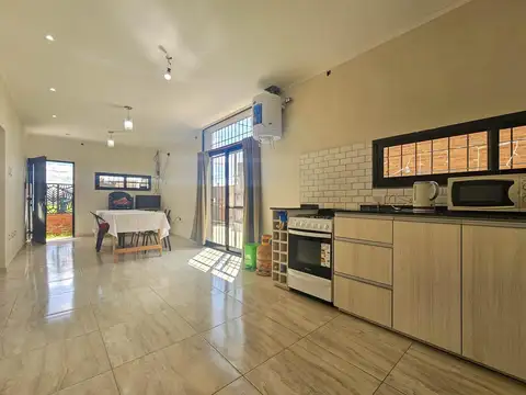 Venta casa 2 dormitorios con cocheras y pileta Altos de Piñero