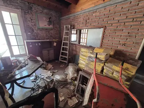 VENTA PH 3 AMB CON PATIO A REFACCIONAR. VILLA LURO