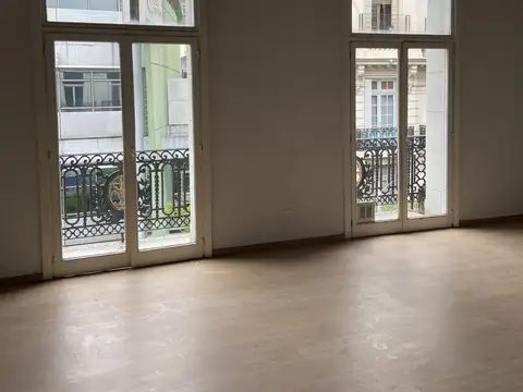 LOFT RECICLADO A NUEVO  PROYECTO ARQ. POLACO EN EDIFICIO DE ESTILO