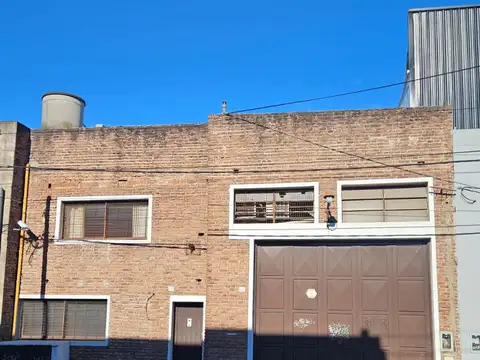 Excelente Planta Industrial 1350 m2 sobre 1510 m2 de terreno sale a dos calles zona Industrial