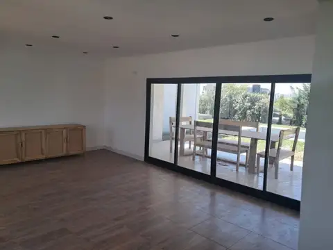 CASA EN VENTA 4 AMBIENTES HORIZONTES AL SUR