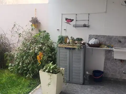 Depto Tipo Casa en Venta con 1 cocheras
