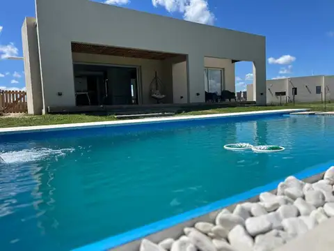 Casa Chalet  en Venta en San Sebastian, Escobar, G.B.A. Zona Norte