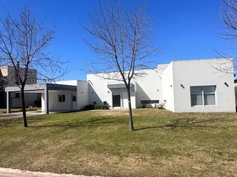 CASA 3 DORMS EN TERRAVISTA EN LOTE CENTRAL