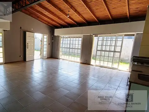 CASA TRES AMBIENTES JARDIN PARRILLA LAVADERO PERMUTA FINANCIACION EZEIZA