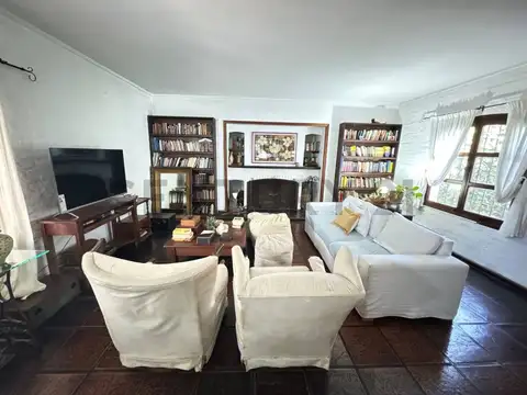 Casa en venta de 4 dormitorios apta banco en villa elisa