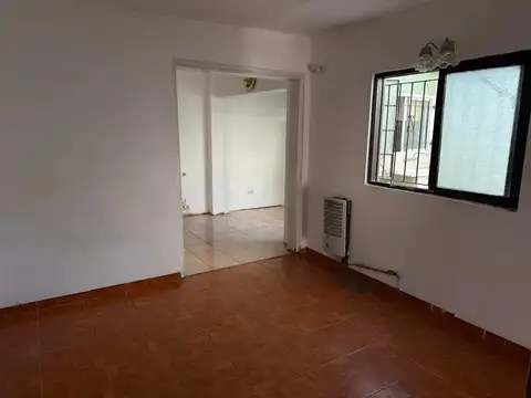 Depto Tipo Casa en Alquiler en Ituzaingó, $ 500.000