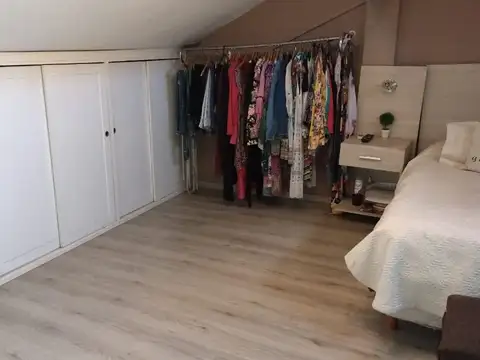 Dúplex de 4 ambientes con parque y quincho a 300 m de Av. Santa Rosa (GD-114)