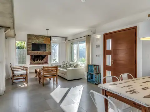Depto Tipo Casa 4 ambientes con 2 baños
