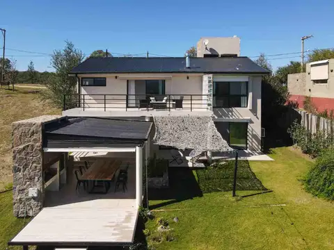 VENTA CASA CON VISTAS EN POSTA CARRETA CLUB CAMPO