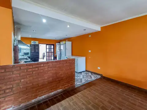 Casa 5 ambientes con 1 baño