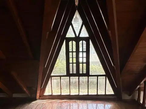 LOFT/QUINCHO EN VENTA SOBRE DOS LOTES-AV. BERLIN