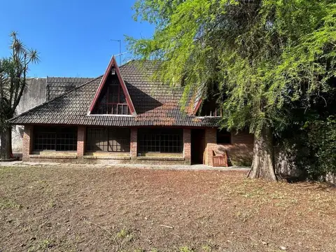 LOFT/QUINCHO EN VENTA SOBRE DOS LOTES-AV. BERLIN