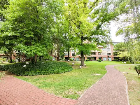 Villa del Lago, Pilar