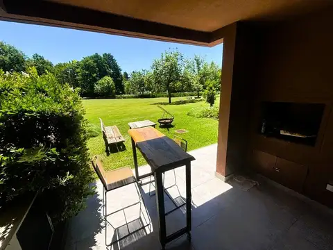 Departamento 2 ambientes en PB con jardin, Pilar, Champagnat.