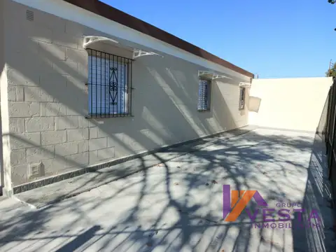 Casa en Alquiler con 1 cochera