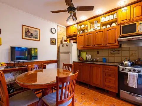 Casa 4 ambientes con 2 baños