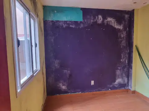 EN VENTA EN CASEROS PH AL FONDO DE 3 AMBIENTES CON PATIO PROPIO CON PARRILLA FICHA FICHA 9693