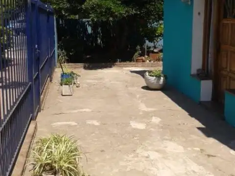 Casa 7 ambientes con 2 baños