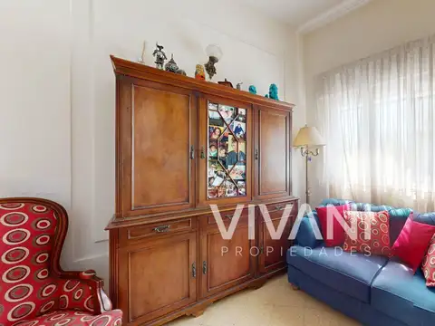 Casa 8 ambientes con 2 baños