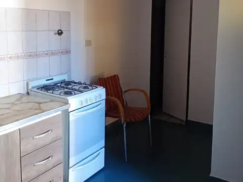 Depto Tipo Casa en Alquiler en Villa Luzuriaga, $ 500.000