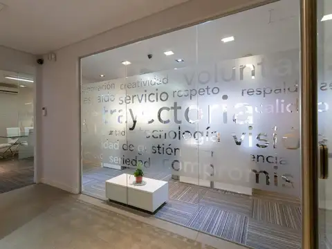 Oficina 8 ambientes con 6 baños