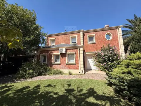Casa  en Venta en Los Jazmines, Pilar del Este, Pilar