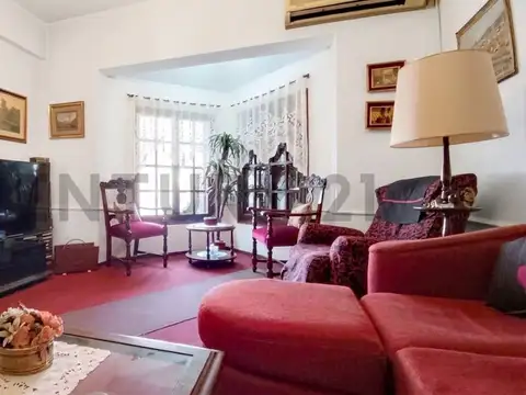 Casa 5 ambientes con 2 baños