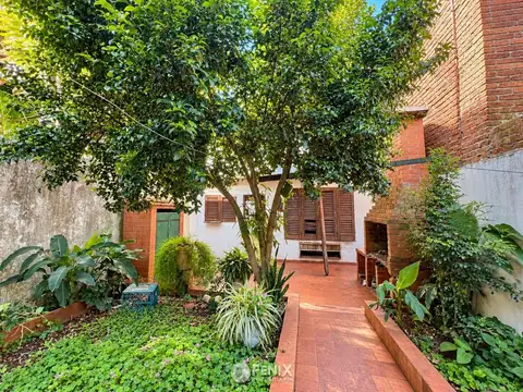 CASA EN VENTA A RECICLAR - AV. RADEMACHER Y MONTEAGUDO (CF1419)