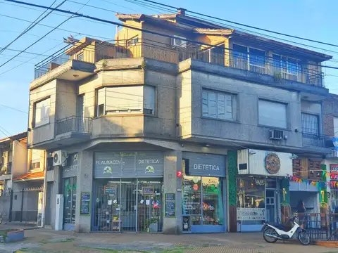 LOCAL CON CASA QUILMES