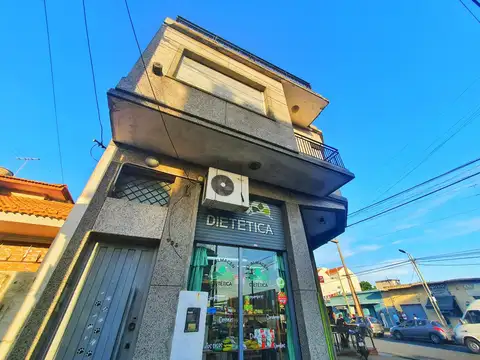 VENTA LOCAL CON CASA QUILMES