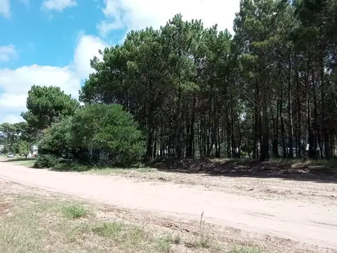 Vendo excelente lote en barrio Álamos Pinamar